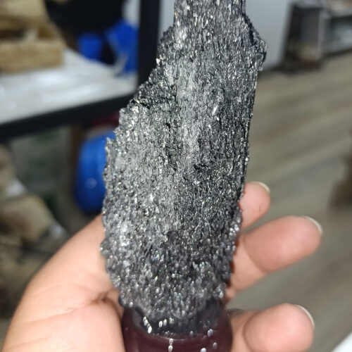 Fuksit Taşı İşlenmemiş Ahşap Kaideli Doğaltaş Kütle 1 Adet