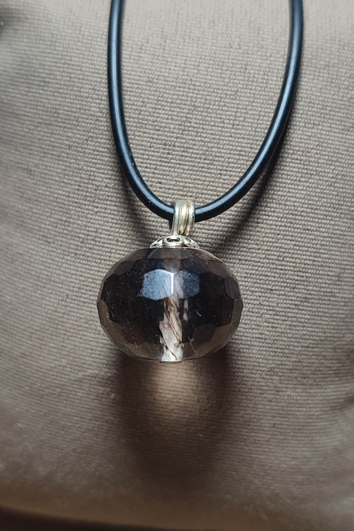 Dumanlı Kuvars Taşı Küre Kesim Natural Kolye