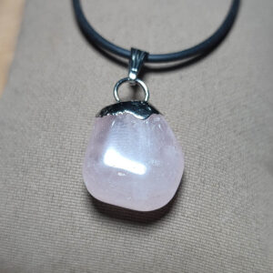 Pembe Kuvars Taşı Şekilsiz Natural Kolye
