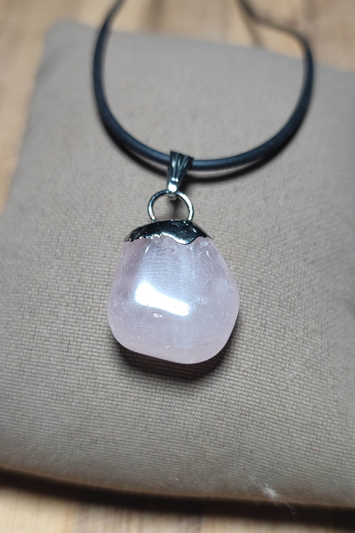 Pembe Kuvars Taşı Şekilsiz Natural Kolye