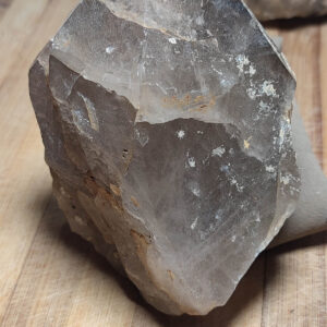 Dumanlı Kuvars Taşı Tek Diş  Ham Dekoratif Kütle 609 Gr