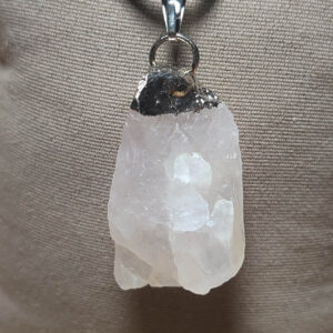 Pembe Kuvars Ham Natural Kolye