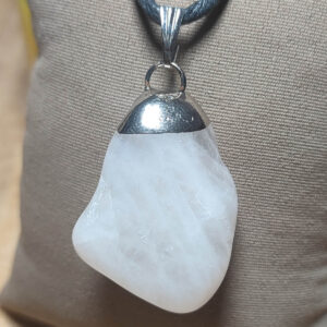 Süt Kuvars Taşı İri Boy Ham Natural Kolye