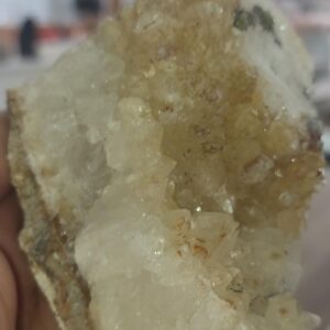Kuvars Taşı Doğaltaş Ham İşlenmemiş  Dekoratif Kütle 681 gr