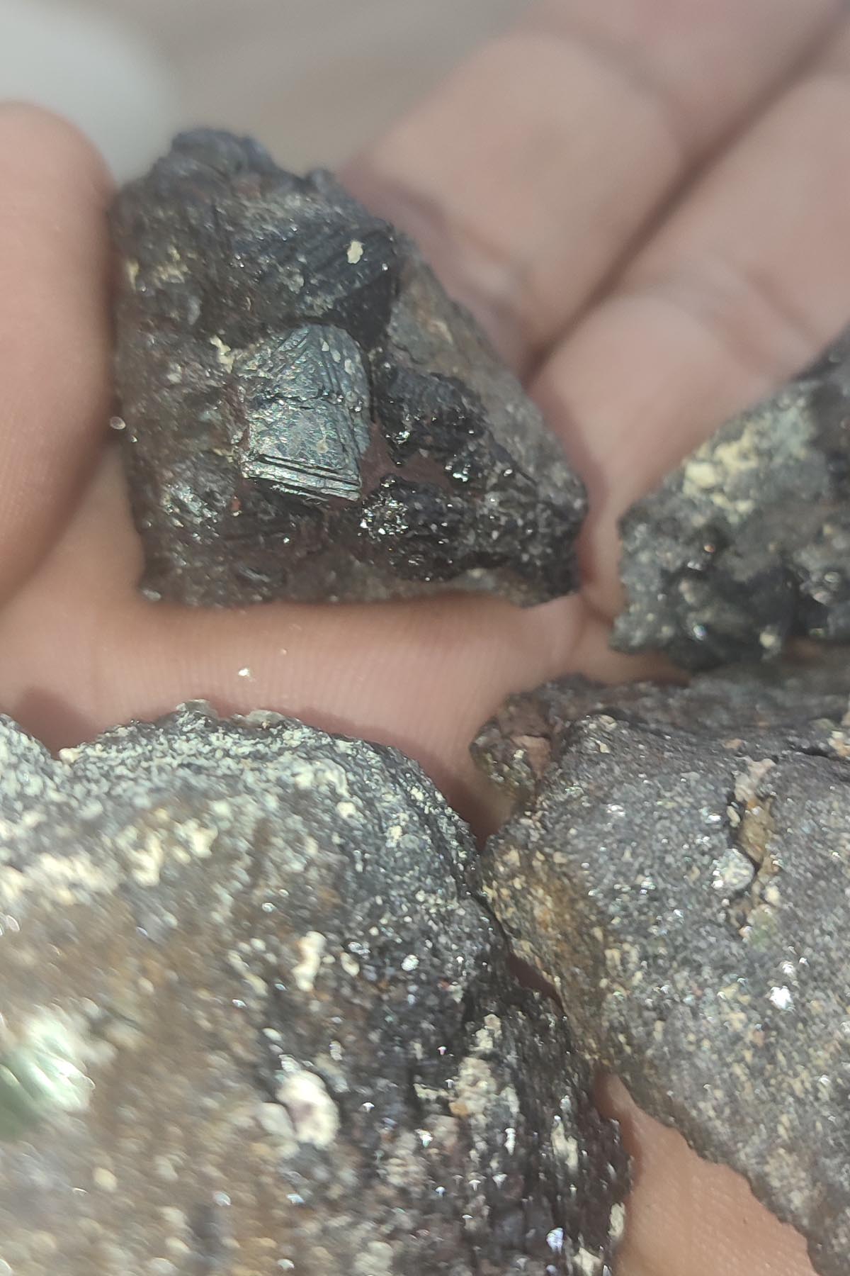 Zehirli Doğal Taşlar Nelerdir ? ve Birleşenleri Nedir.