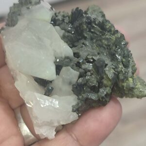 Kuvars Epidotlu Kaplı Koleksiyonluk Natural Doğaltaş Kütle 163 Gr