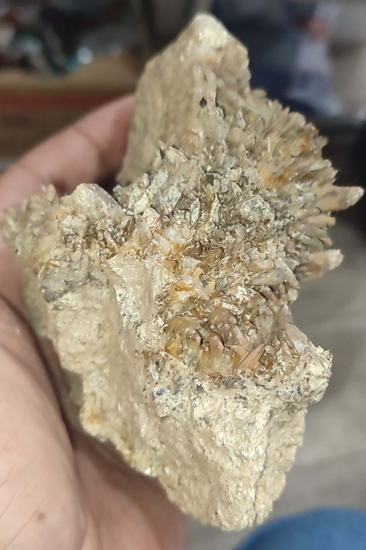 İğne Kuvars Taşı Kayaçlı Ham Natural Doğaltaş Kütle 653 gr