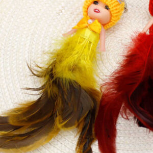 Tüy Elbiseli Porselen Bebek Anahtarlık 1 Adet