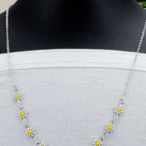 Papatya Model Beyaz Renk Kolye