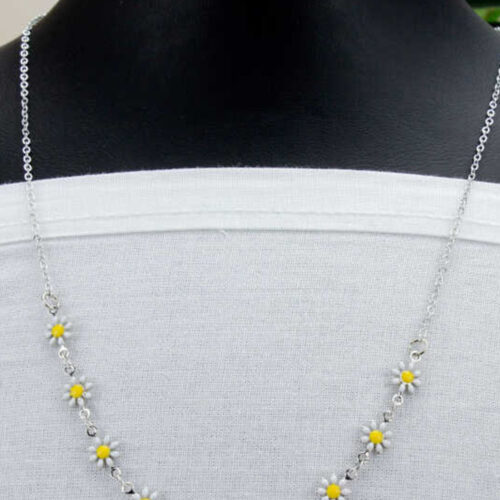 Papatya Model Beyaz Renk Kolye