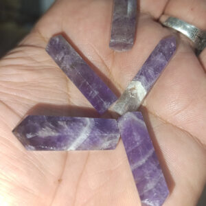 Doğal Küçük Ametist Taşı Piramit ( Obelisk, Kazık, Çivi, 2-4 CM Arası) Kütle 1 Adet